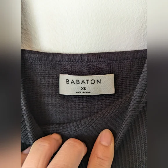 Babaton Sculpt Ribbed Crop Tank - Picture 3 of 4